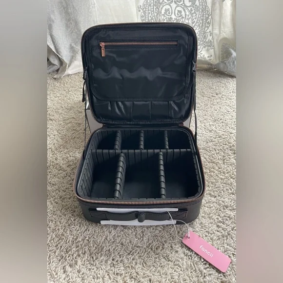 NEW Fancii Madison Small Makeup Case - Weekender - Picture 4 of 7